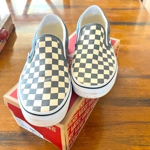 Women’s Checkered Classic Slip On Vans Grey and White (gray) Size 9